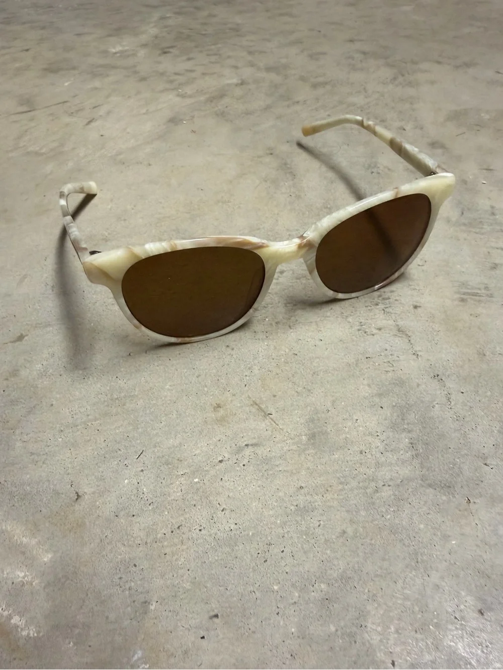 Costa Del Mar Isla tortoise seashell frame
